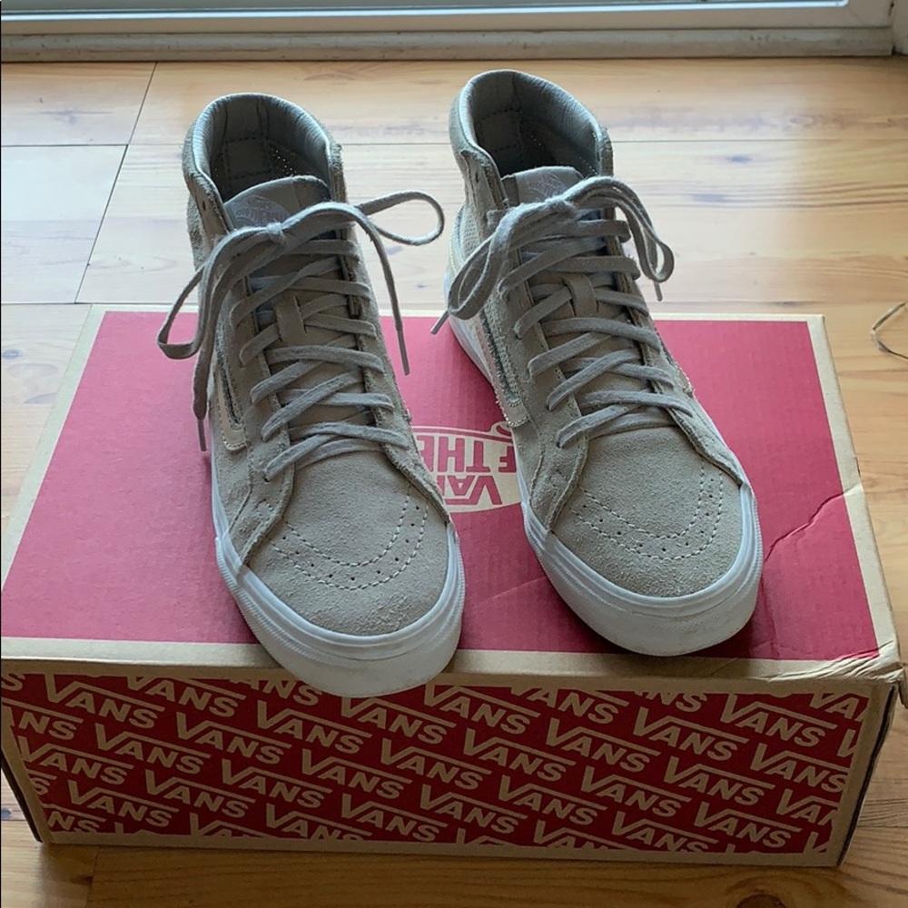 Vans slim style with mesh side